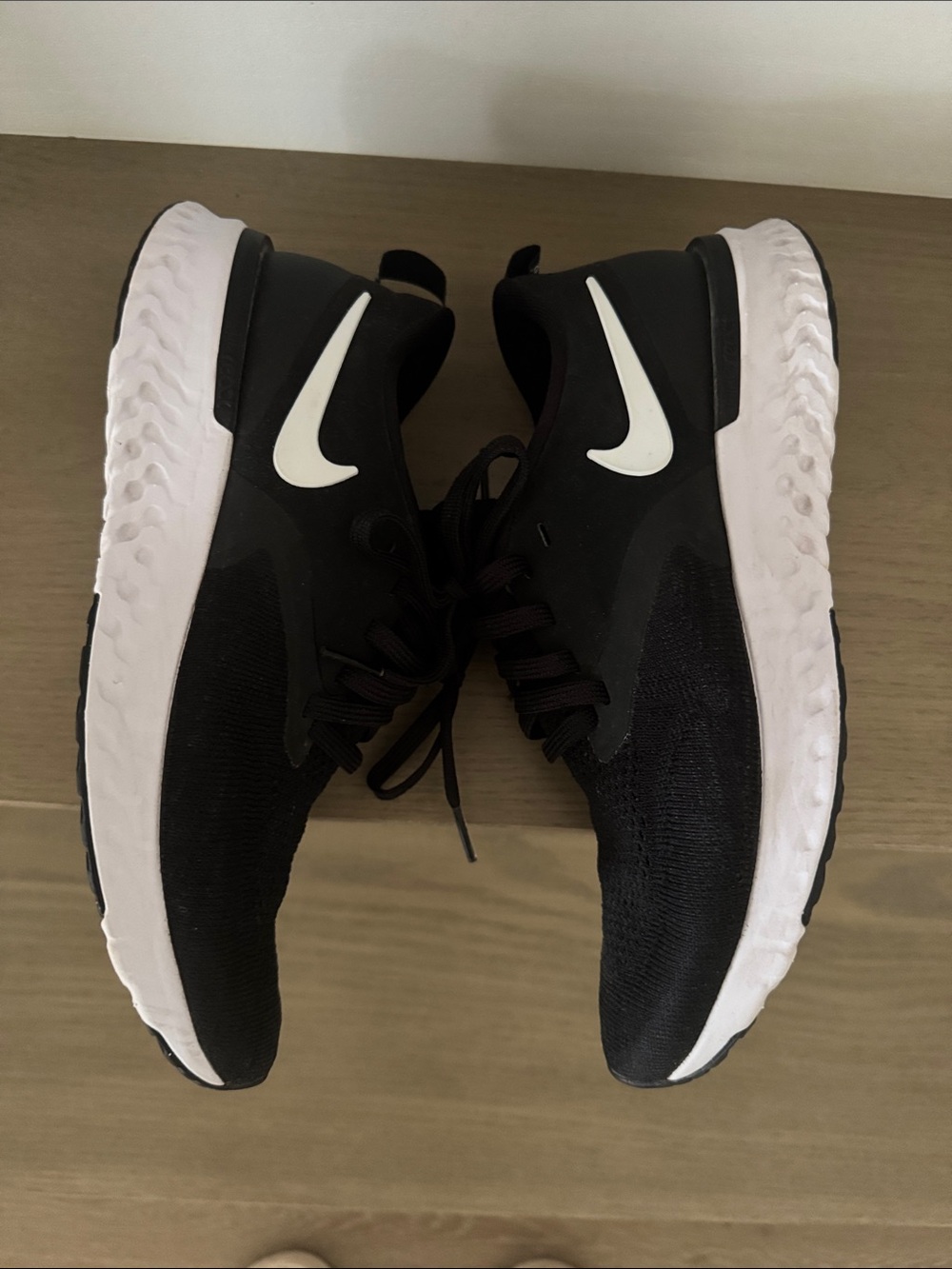 Nike Women’s Epic React Flyknit 2 Black and White with Swoosh